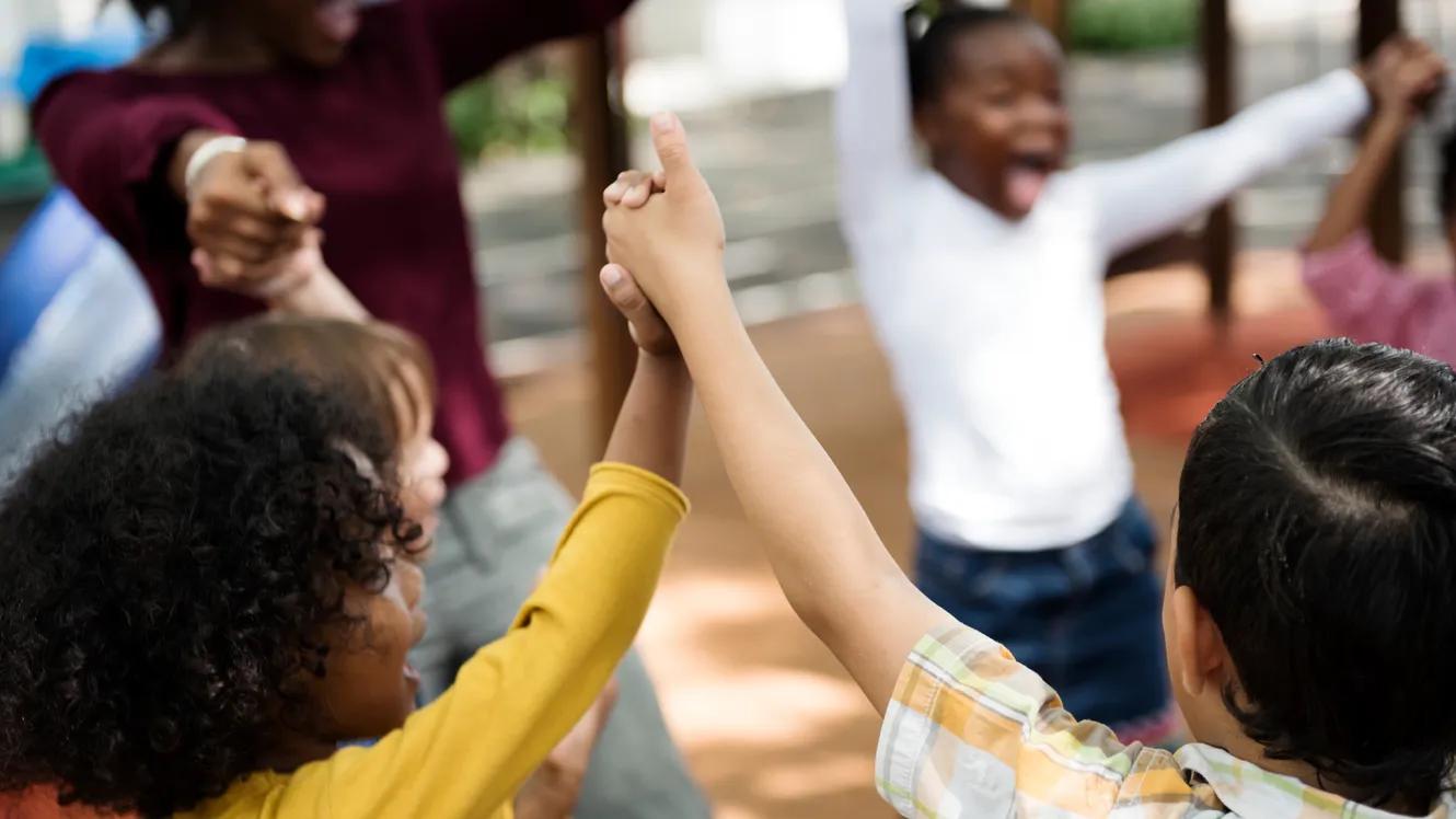 Enfants qui font la ronde