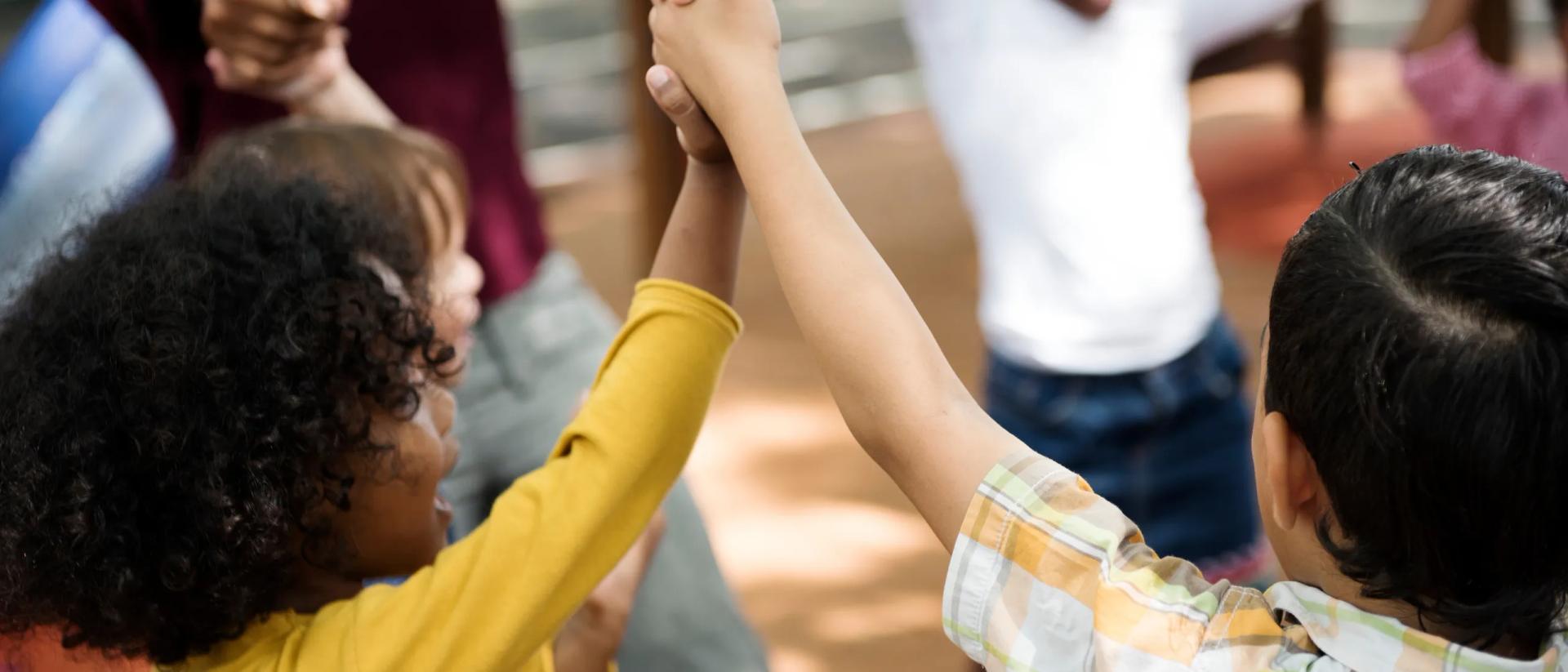 Enfants qui font la ronde