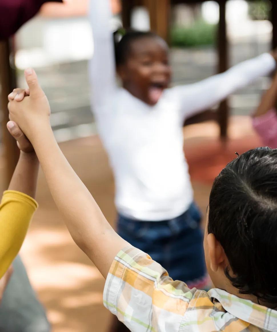 Enfants qui font la ronde